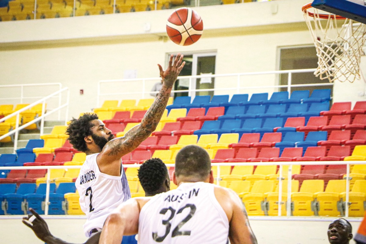 Al Sadd's Vander Lee Blue II shoots to score during the Amir Cup match against Al Khor, yesterday.