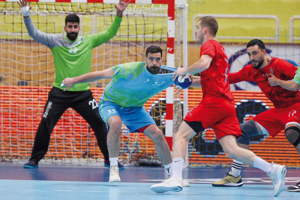 Al Duhail (left) and Al Rayyan players in action during their respective group matches in Isfahan, Iran yesterday. 