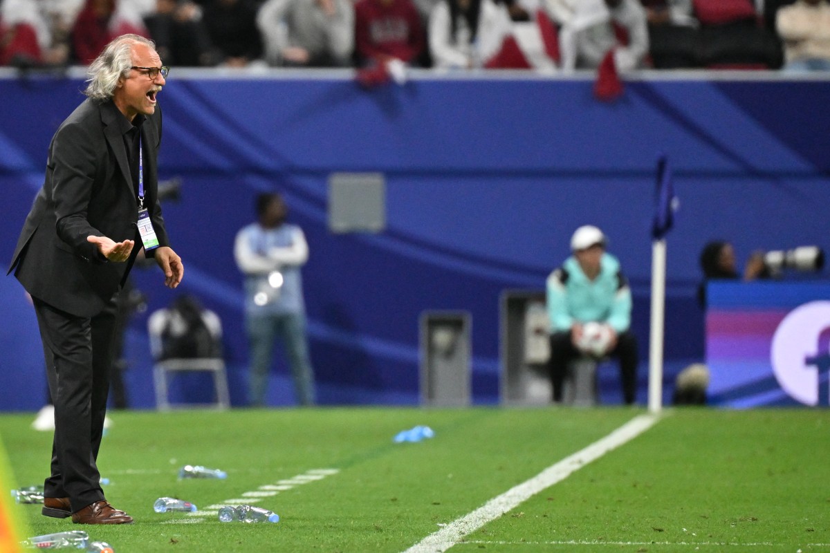 Tajikistan's Croatian coach Petar Segrt shouts instructions to his team players during the Qatar 2023 AFC Asian Cup Group A football match between Tajikistan and Qatar at the Al-Bayt Stadium in Al Khor, north of Doha on January 17, 2024. (Photo by HECTOR RETAMAL / AFP)
