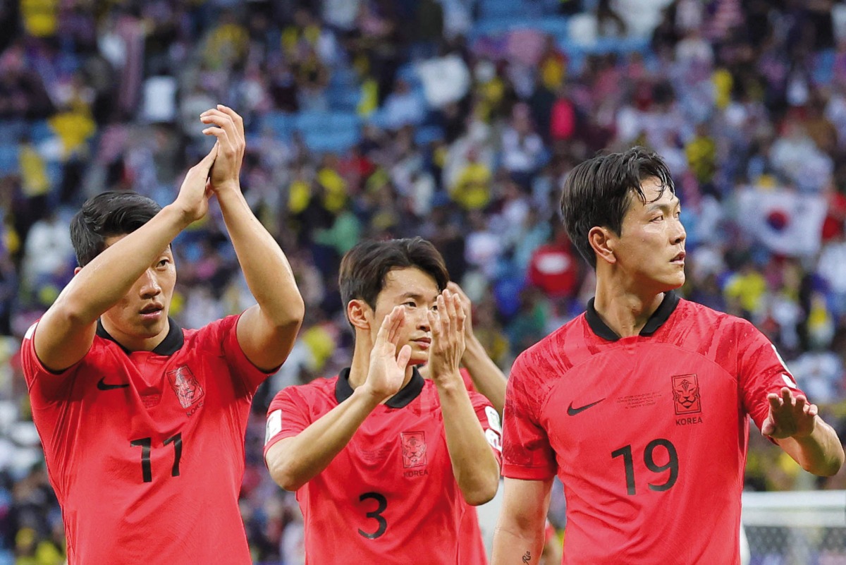 South Korea’s players applaud the fans after the match against Malaysia, yesterday. AFP