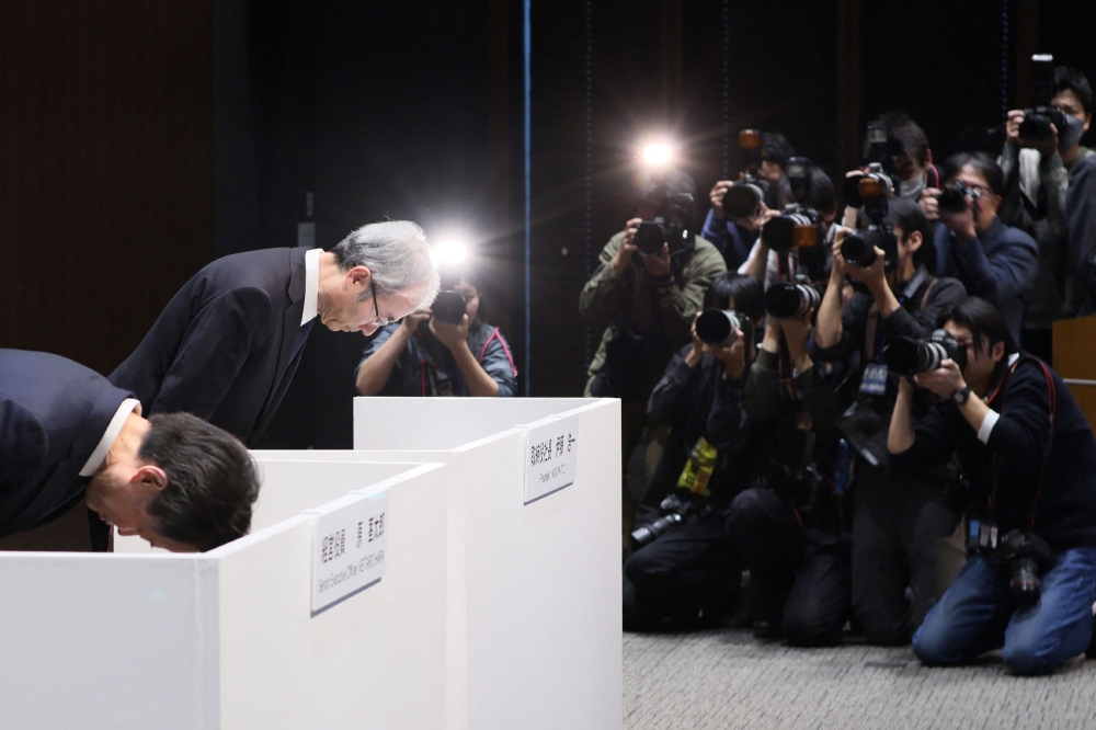 Toyota Industries President Koichi Ito (2nd L) and others bow their heads at the beginning of a press conference in Tokyo on January 29, 2024. Photo by JIJI Press / AFP