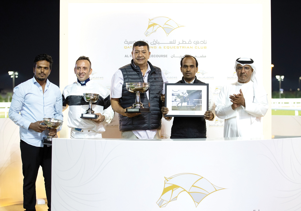 Racing Manager Abdulla Rashid Al Kubaisi crowned the winners of the Baidaa Algaa Cup. Pictures: Juhaim/QREC