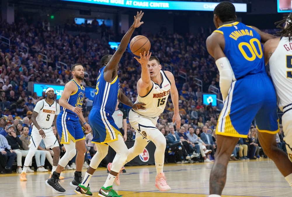 Nikola Jokic #15 of the Denver Nuggets shoot against Draymond Green #23 of the Golden State Warriors in the first quarter at Chase Center on February 25, 2024 in San Francisco, California. (Photo by Thearon W. Henderson / GETTY IMAGES NORTH AMERICA / Getty Images via AFP)
