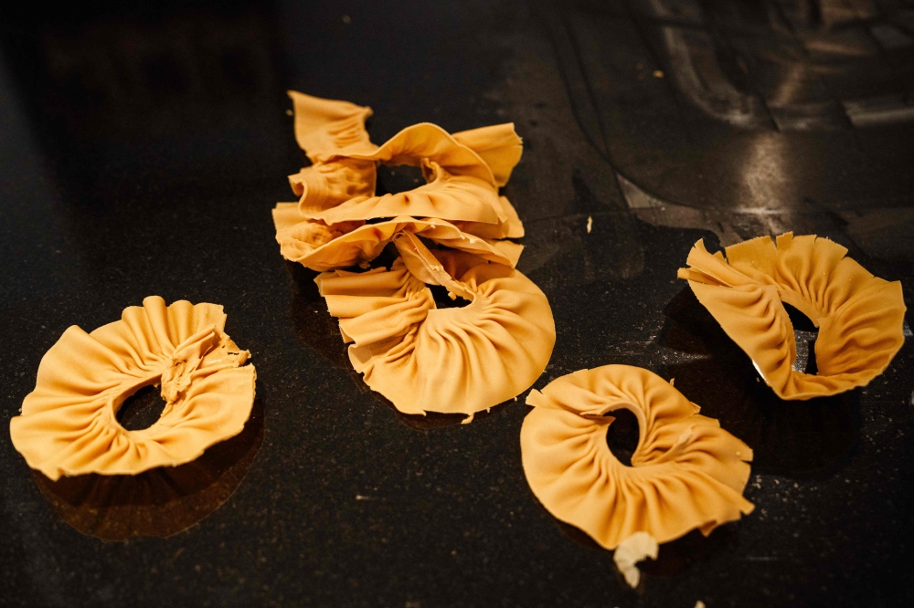 This photograph taken in Paris on March 1, 2024, shows a 'blond' chocolate, prepared by French pastry chef and creative director of Valrhona chocolaterie Frederic Bau at Valrhona chocolatier. (Photo by Dimitar Dilkoff / AFP)