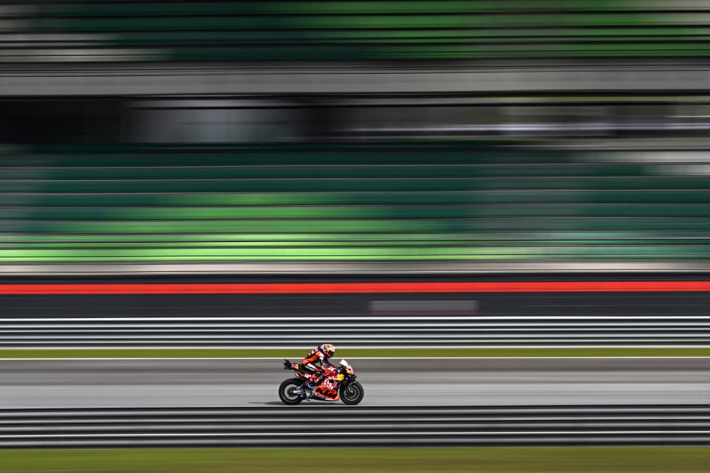 Red Bull KTM Factory Racing Jack Miller steers his bike during the second day of the pre-season MotoGP test at the Sepang International Circuit in Sepang on February 7, 2024. Photo by Mohd RASFAN / AFP