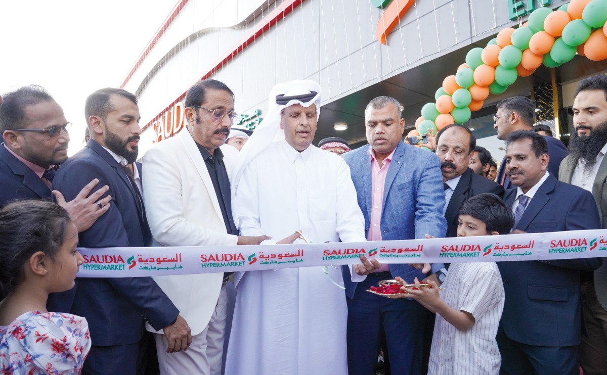 Sheikh Ali Abdulla A. A. Al Thani inaugurating the new Saudia hypermarket.