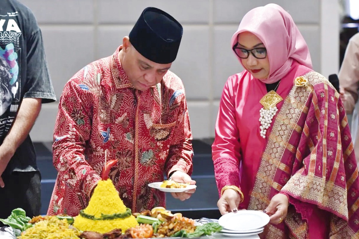 Ambassador of Indonesia to Qatar H E Ridwan Hassan and his wife Lita Hassan during the event.