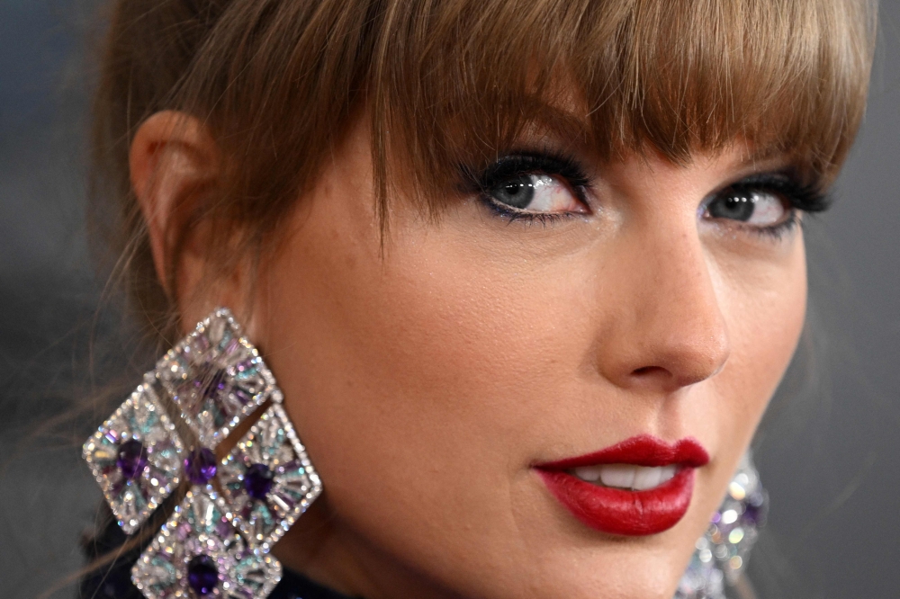 US singer-songwriter Taylor Swift arrives for the 65th Annual Grammy Awards at the Crypto.com Arena in Los Angeles on February 5, 2023. Photo by Robyn BECK / AFP

