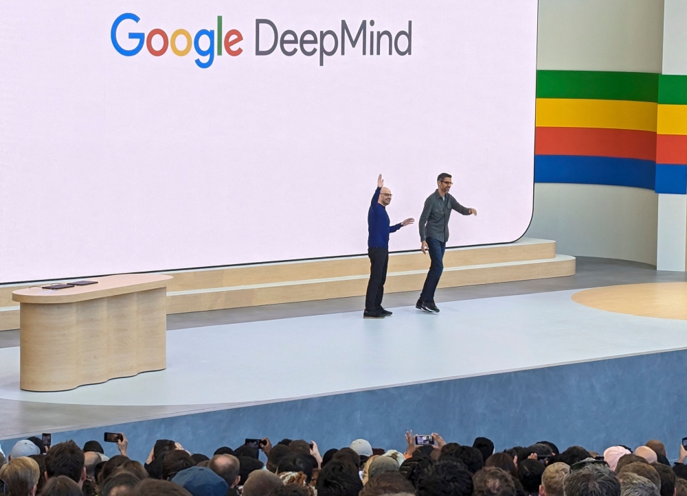 Google DeepMind chief Demis Hassabis (L) and Google chief executive Sundar Pichai open the tech titan痴 annual I/O developers conference focusing on how artificial intelligence is being woven into search, email, virtual meetings and more. Photo by Glenn CHAPMAN / AFP