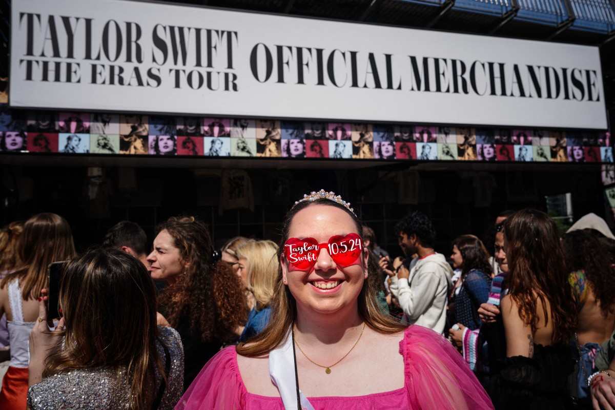 A fan of US singer and songwriter Taylor Alison Swift, also known as Taylor Swift, stands in a queue to attend the concert at the Paris La Defense Arena as part of her The Eras Tour, in Nanterre, north-western France, on May 10, 2024. (Photo by Dimitar DILKOFF / AFP)