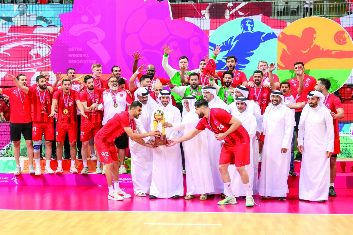 Qatar Handball Association President Ahmed Al Shaabi, Al Arabi SC President Sheikh Tamim bin Fahad Al Thani and QHA Secretary General Mohammed Jaber Al Mulla honoured the finalists. 