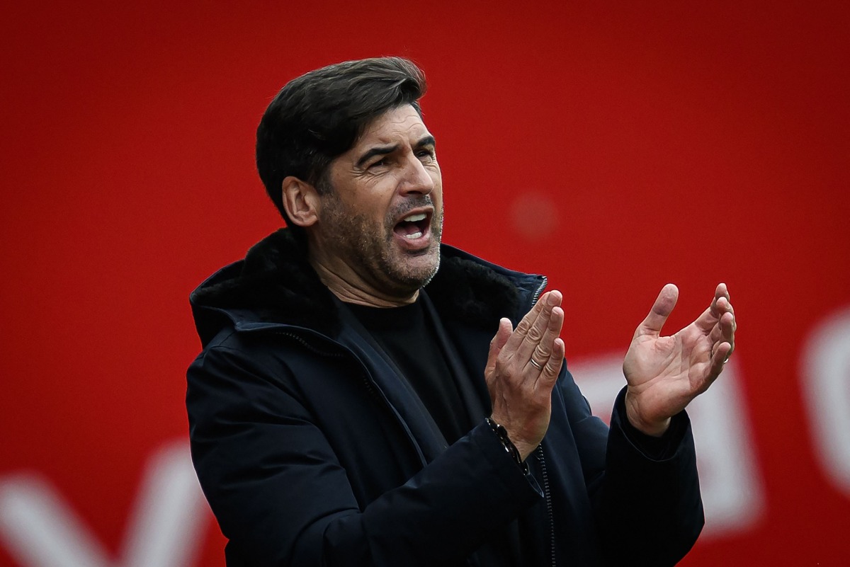 Lille's Portuguese head coach Paulo Fonseca reacts during the French L1 football match between Stade Brestois 29 (Brest) and Lille OSC at Stade Francis-Le Ble in Brest, western France, on March 17, 2024. Paulo Fonseca is the new coach of AC Milan, the Serie A runners-up announced on June 13, 2024. (Photo by LOIC VENANCE / AFP)