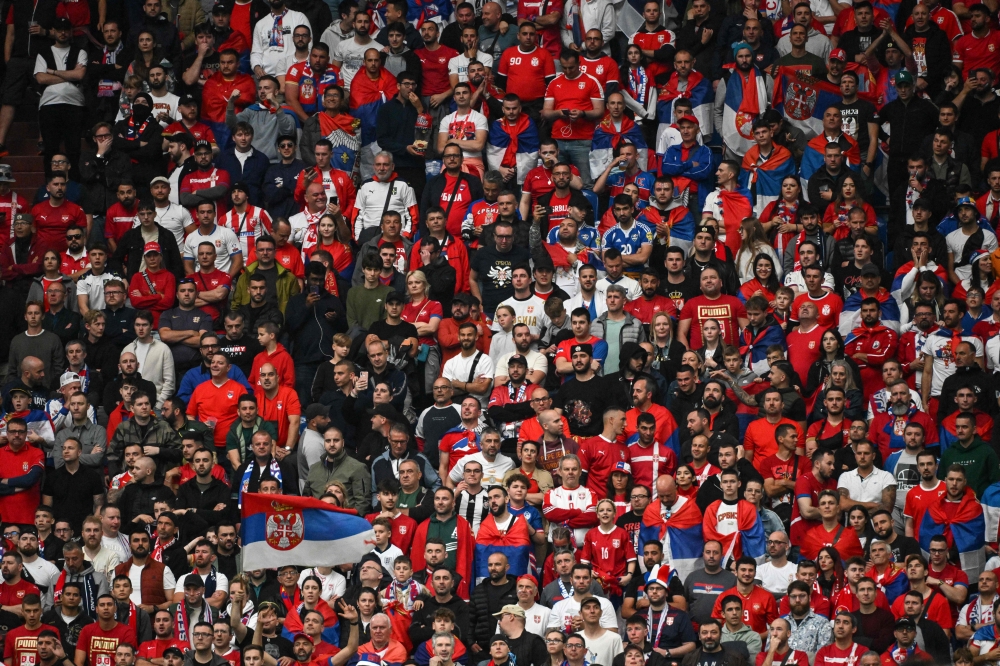 Serbia fans follows the action during the UEFA Euro 2024 Group C football match between Serbia and England at the Arena AufSchalke in Gelsenkirchen on June 16, 2024. (Photo by Alberto PIZZOLI / AFP)