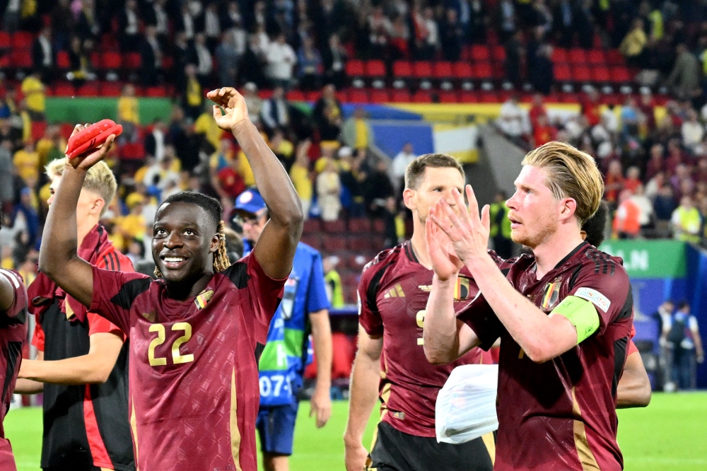 Belgium's forward #22 Jeremy Doku (L) and Belgium's midfielder #07 Kevin De Bruyne celebrate after winning the UEFA Euro 2024 Group E football match between Belgium and Romania at the Cologne Stadium in Cologne on June 22, 2024. (Photo by Alberto PIZZOLI / AFP)
