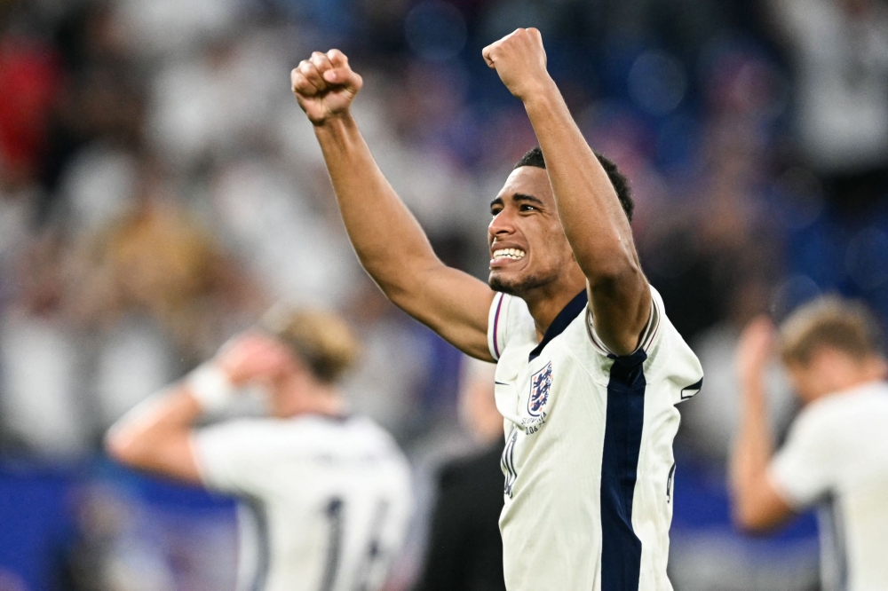 England's midfielder #10 Jude Bellingham celebrates at the end of the UEFA Euro 2024 round of 16 football match between England and Slovakia on June 30, 2024. (Photo by Patricia De Melo Moreira / AFP)
 