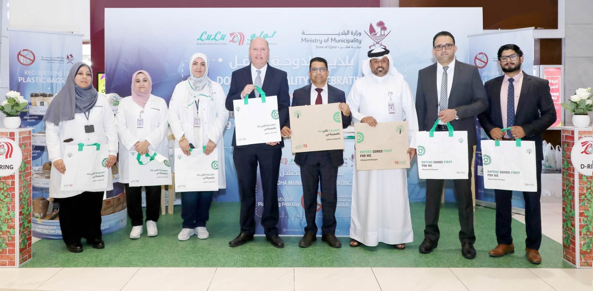 Doha Municipality and Lulu Hypermarket officials during the event. 