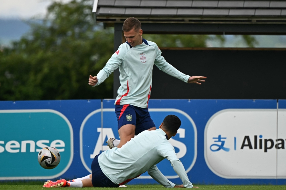 Spain's forward #10 Daniel Olmo at a training session in Donaueschingen, on July 13, 2024. (Photo by Javier Soriano / AFP)