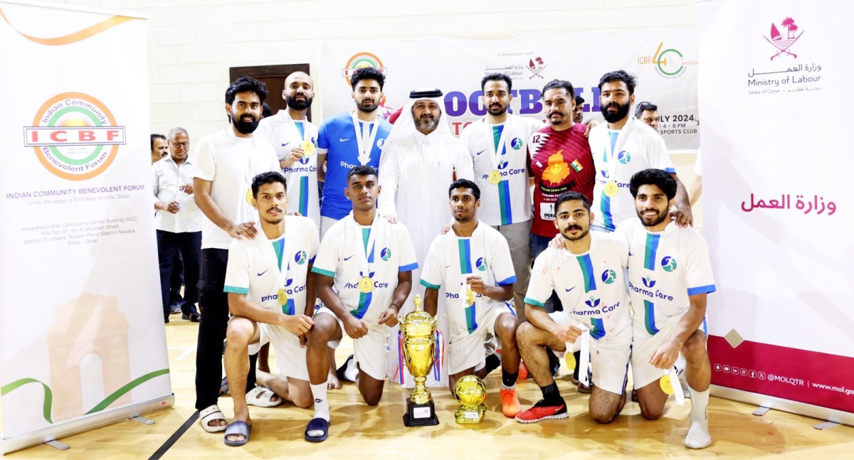 Players and officials at the awards ceremony. 