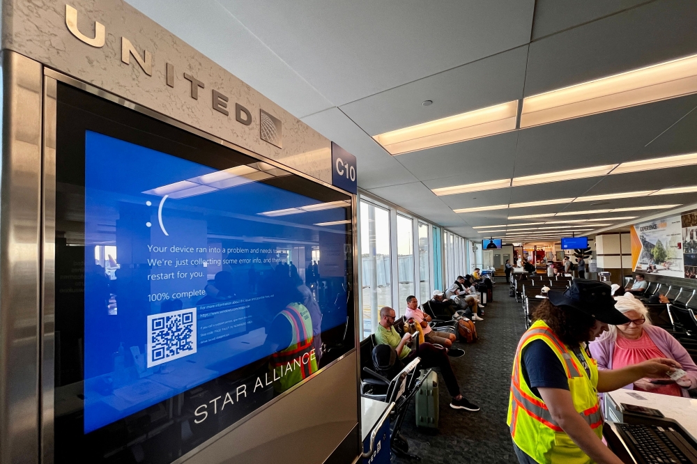 A United Airlines monitor is offline at Milwaukee Mitchell International Airport on July 19, 2024, in Milwaukee, Wisconsin, during a major worldwide computer systems outage. Photo by Leo RAMIREZ / AFP