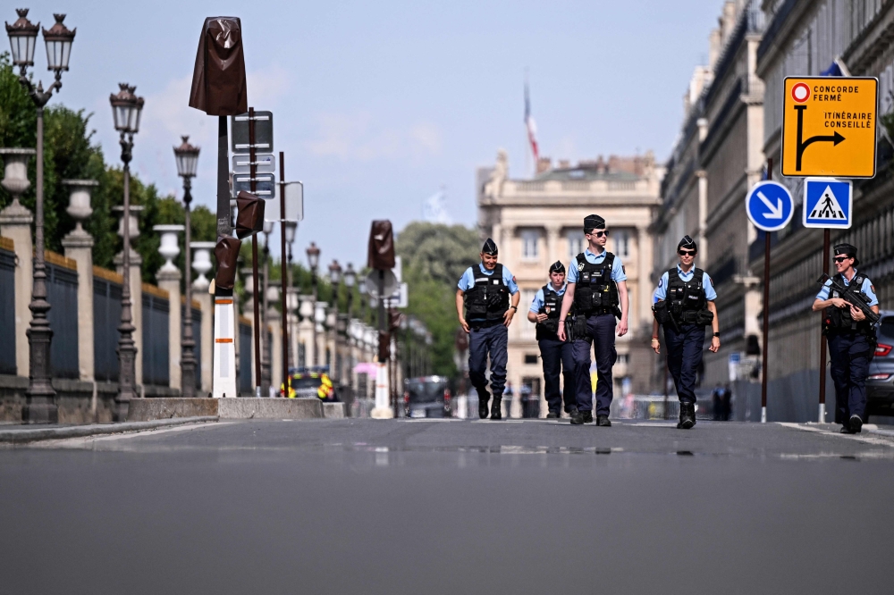 Police officers patrol along the Rivoli street ahead of the Paris 2024 Olympic and Paralympic Games, in Paris on July 20, 2024. (Photo by Kirill Kudryavtsev / AFP)