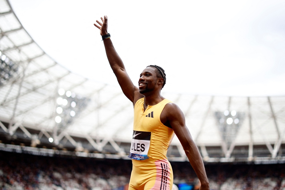 USA's Noah Lyles celebrates after winning the Men's 100m event during the IAAF Diamond League athletics meeting at the London stadium in London on July 20, 2024. (Photo by BENJAMIN CREMEL / AFP)
