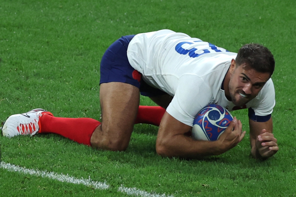 (FILES) France's full-back Melvyn Jaminet scores a try during the France 2023 Rugby World Cup Pool A match between France and New Zealand at Stade de France in Saint-Denis, on the outskirts of Paris on September 8, 2023. (Photo by Thomas SAMSON / AFP)
