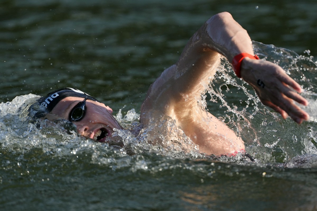 Germany's Florian Wellbrock swims in the Seine river during the men's 10km marathon swimming final at the Paris 2024 Olympic Games at Pont Alexandre III in Paris on August 9, 2024. Photo by Dimitar DILKOFF / AFP.