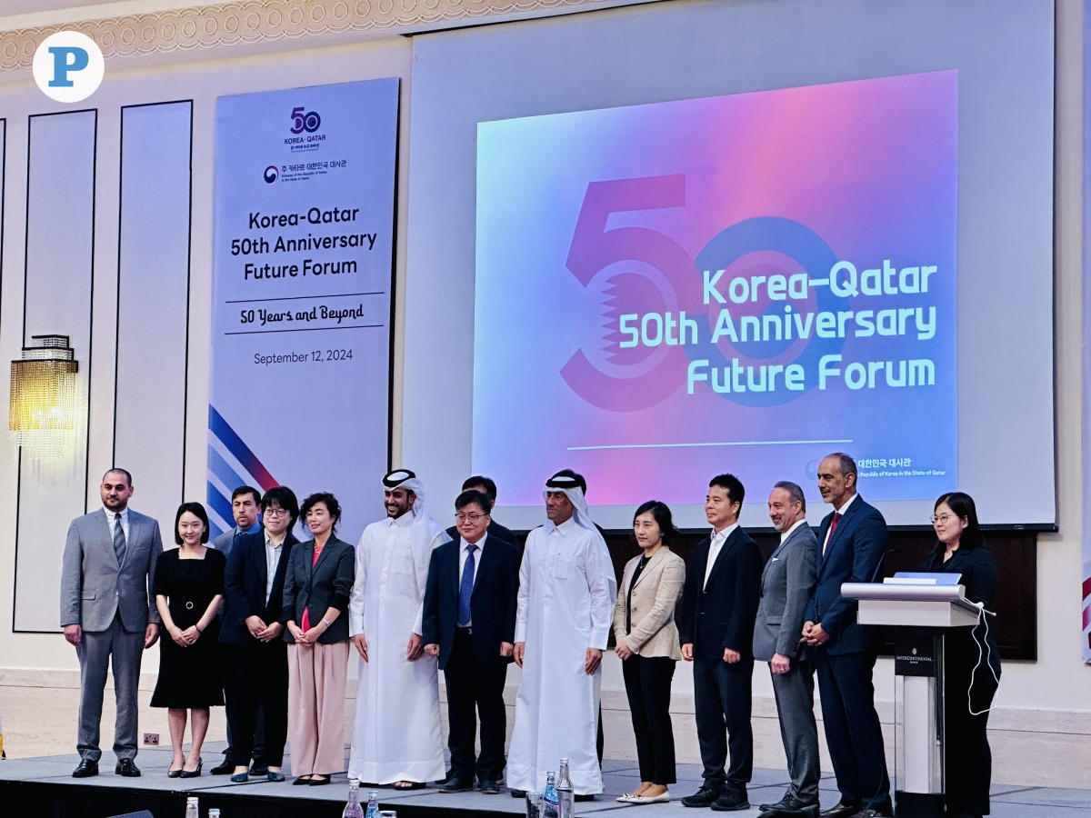 A group photo of officials, speakers, and panelists during the “Korea-Qatar 50th Anniversary Future Forum” held yesterday at Intercontinental Hotel. Photo by Alexandra Evangelista/ The Peninsula 

