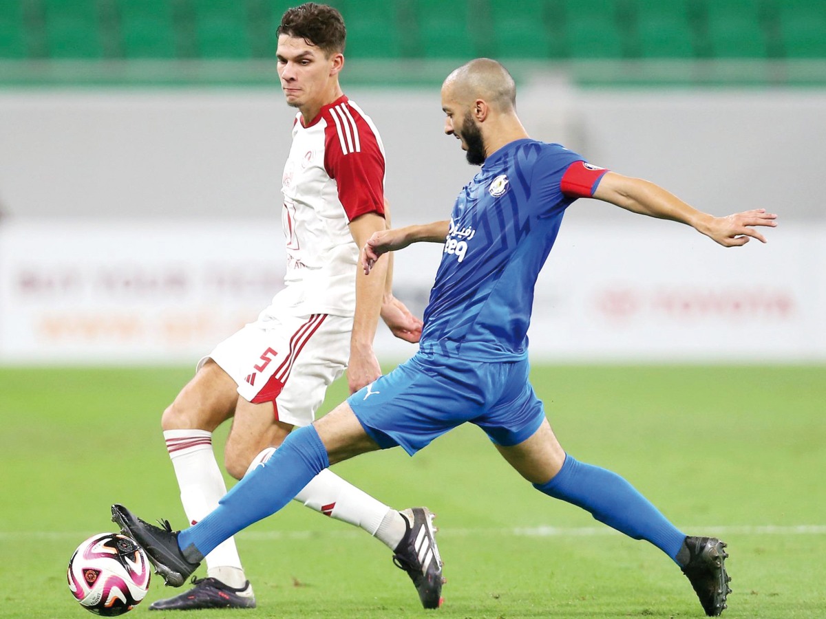 Action during the match between Al Arabi and Al Khor.