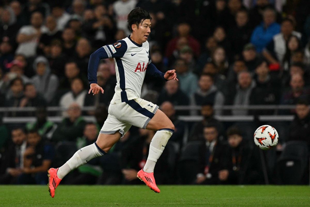 Tottenham Hotspur's South Korean striker #07 Son Heung-Min runs with the ball during the UEFA Europa League League stage football match between Tottenham Hotspur and at the Tottenham Hotspur Stadium in London, on September 26, 2024. (Photo by Glyn KIRK / AFP)
