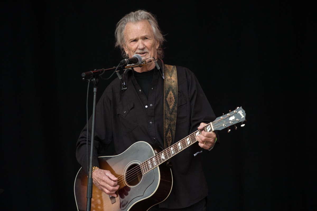 (FILES) Kris Kristofferson performs on the Pyramid Stage at the Glastonbury Festival of Music and Performing Arts on Worthy Farm near the village of Pilton in Somerset, south-west England on June 23, 2017. (Photo by OLI SCARFF / AFP)
