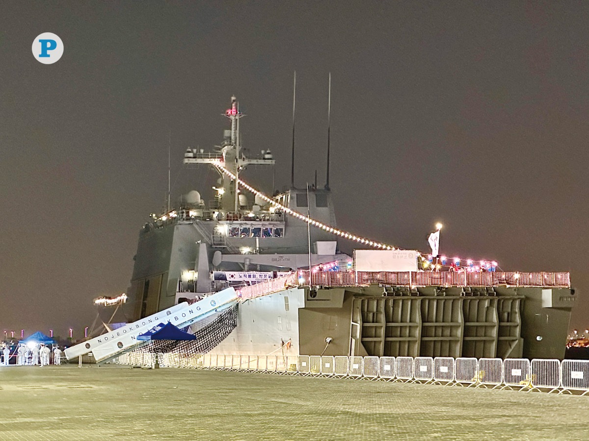 A view of the Korean Navy landing ship tank “Nojeok-bong” at Old Doha Port on Sunday. Pic: Alexandra Evangelista/ The Peninsula