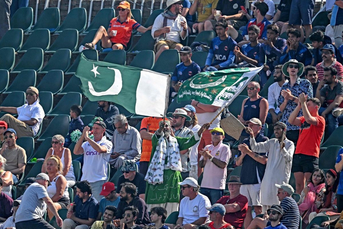 A Pakistni fan waves the national flag during the third day of the third and final Test cricket match between Pakistan and England at the Rawalpindi Cricket Stadium in Rawalpindi on October 26, 2024. (Photo by Aamir QURESHI / AFP)
