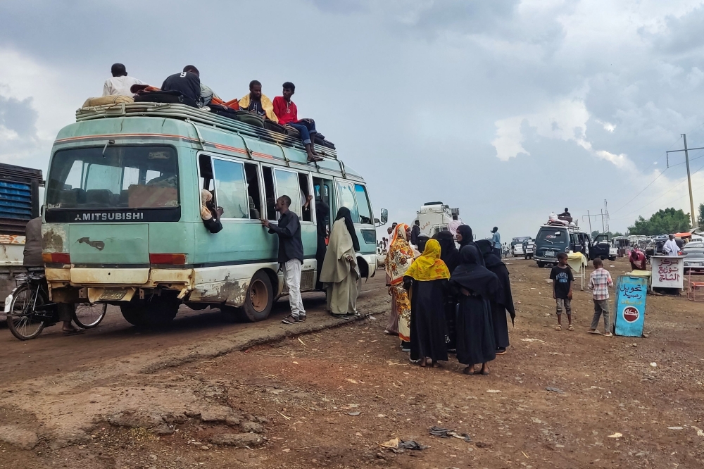 People displaced from eastern areas of Sudan's al-Jazira state arrive to Gedaref city on October 27, 2024. (Photo by AFP)