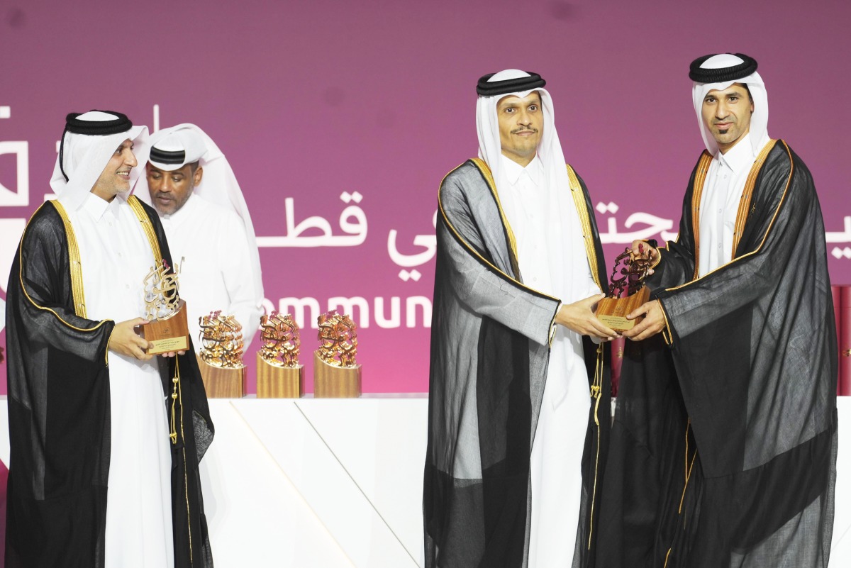 Prime Minister and Minister of Foreign Affairs H E Sheikh Mohammed bin Abdulrahman bin Jassim Al Thani awarding students at the Community College of Qatar graduation.