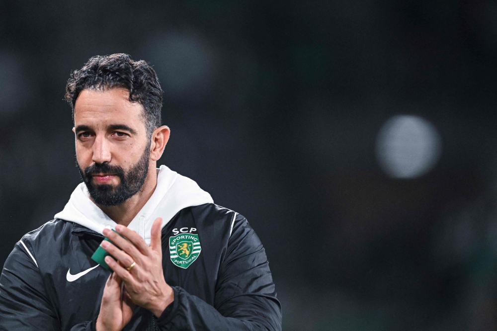 Sporting CP Coach Ruben Amorim applauds prior the Portuguese League Cup quarter final football match between Sporting CP and CD Nacional at the Jose Alvalade stadium in Lisbon, on October 29, 2024. (Photo by Patricia De Melo Moreira / AFP)
 