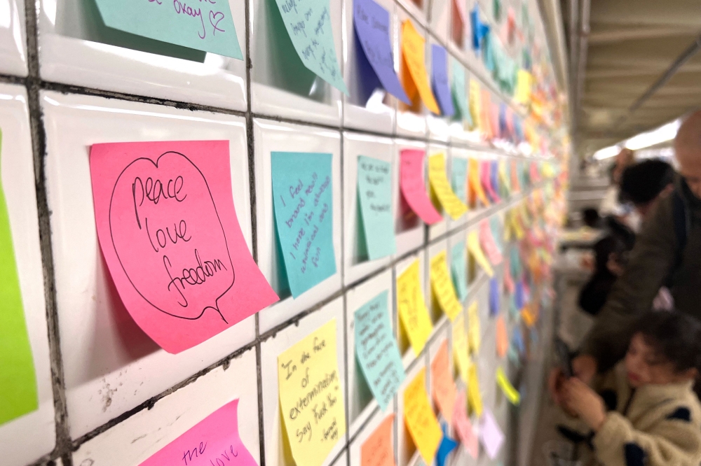 People leave post-it notes as they take part of the Subway Therapy project are pictured at the 14th St/6th Ave station bypass in New York City on November 8, 2024. (Photo by Diane Desobeau / AFP)