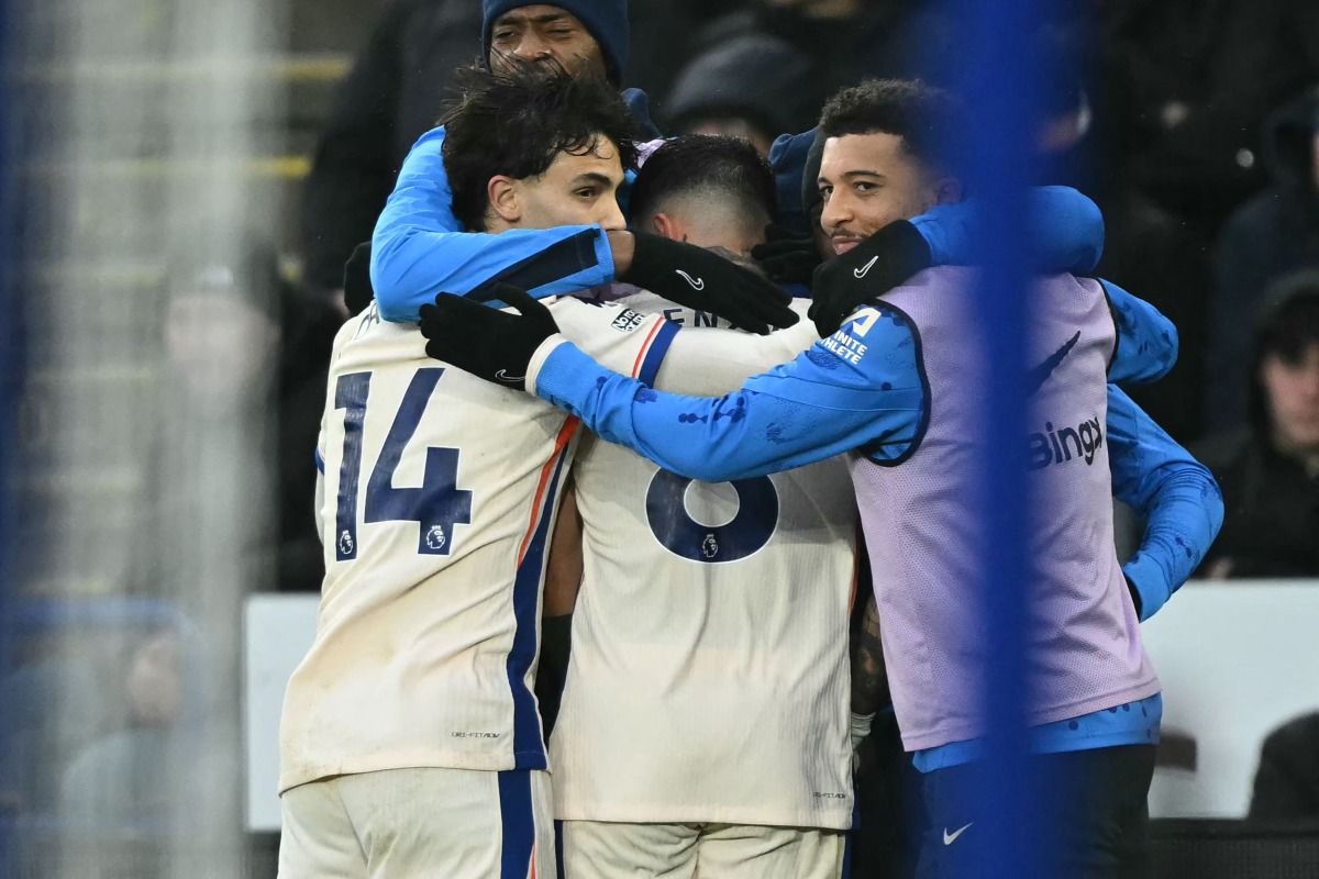 Chelsea's Argentinian midfielder #08 Enzo Fernandez (C) celebrates with teammates after scoring their second goal during the English Premier League football match between Leicester City and Chelsea at King Power Stadium in Leicester, central England on November 23, 2024. (Photo by JUSTIN TALLIS / AFP)