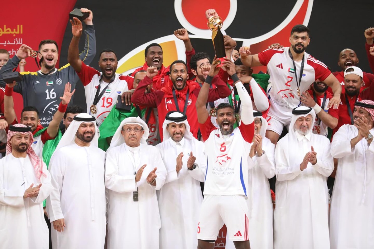 Sharjah SC players and officials celebrate with the trophy after winning the Asian Club Handball Championship yesterday. Qatar Olympic Committee’s First Vice President Mohammed bin Yousef Al Mana, Second Vice President Dr. Thani bin Abdulrahman Al Kuwari, Qatar Handball Federation President Ahmed Al Shaabi and International Handball Federation’s representative for Asia Bader Al Theyab are also present.