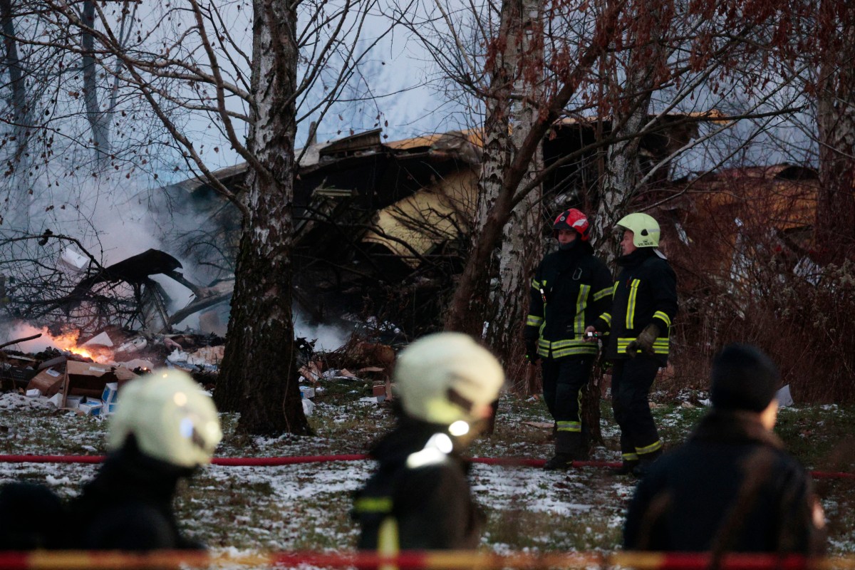 Lithuanian rescuers work next to the wreckage of a cargo plane following its crash near the Vilnius International Airport in Vilnius on November 25, 2024. A cargo plane flying from Germany to Lithuania crashed early on November 25, 2024 near the airport of the capital Vilnius killing one person, firefighters said. Photo by Petras MALUKAS / AFP.

