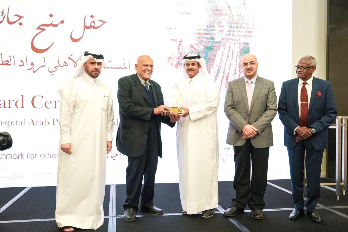 Chairman of the Board of the Medicare Group and Al-Ahli Hospital H E Sheikh Abdullah bin Thani Al Thani (centre) presenting an award to Sir Magdi Yacoub at the event.