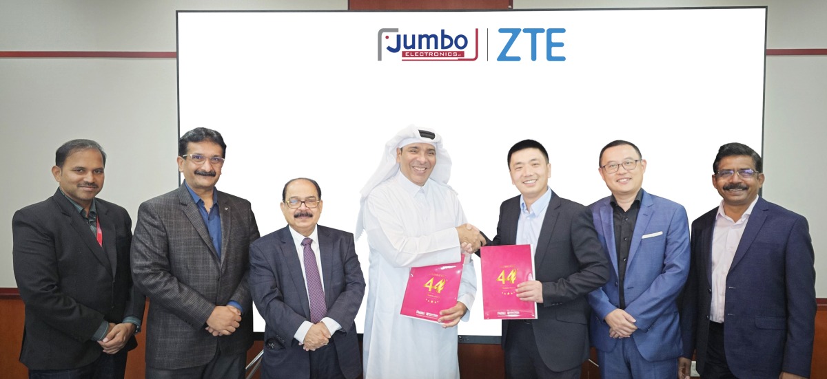 Jumbo Electronics and ZTE announcing the launch of Mobile Brand solutions in Qatar.