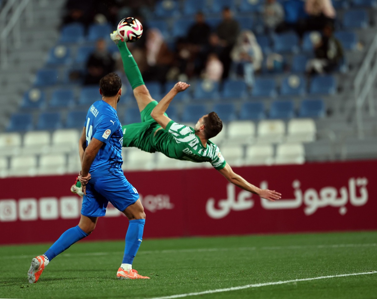 Al Gharafa’s Julian Draxler scores against Al Khor.