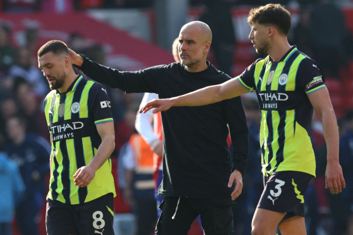 Manchester City's Spanish manager Pep Guardiola (C) consoles Manchester City's Croatian midfielder #08 Mateo Kovacic (L) after the English Premier League football match between Nottingham Forest and Manchester City at The City Ground in Nottingham, central England, on March 8, 2025. (Photo by Darren Staples / AFP)