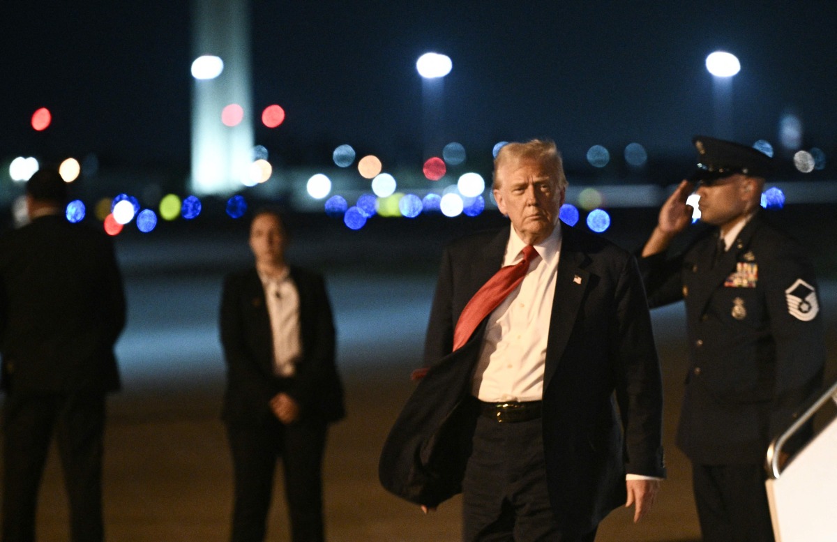 US President Donald Trump steps off Air Force One as he arrives at Palm Beach International Airport in West Palm Beach, Florida, on March 14, 2025. (Photo by Brendan SMIALOWSKI / AFP)
