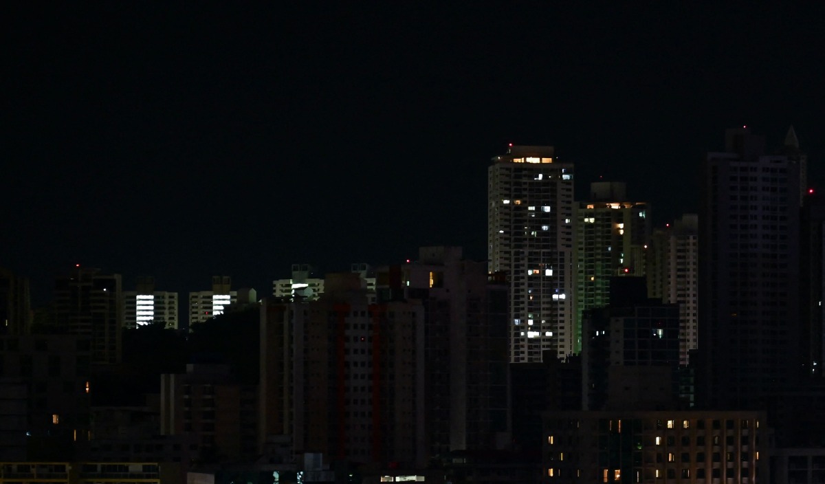 View of Panama City during a blackout on March 16, 2025. Photo by MARTIN BERNETTI / AFP