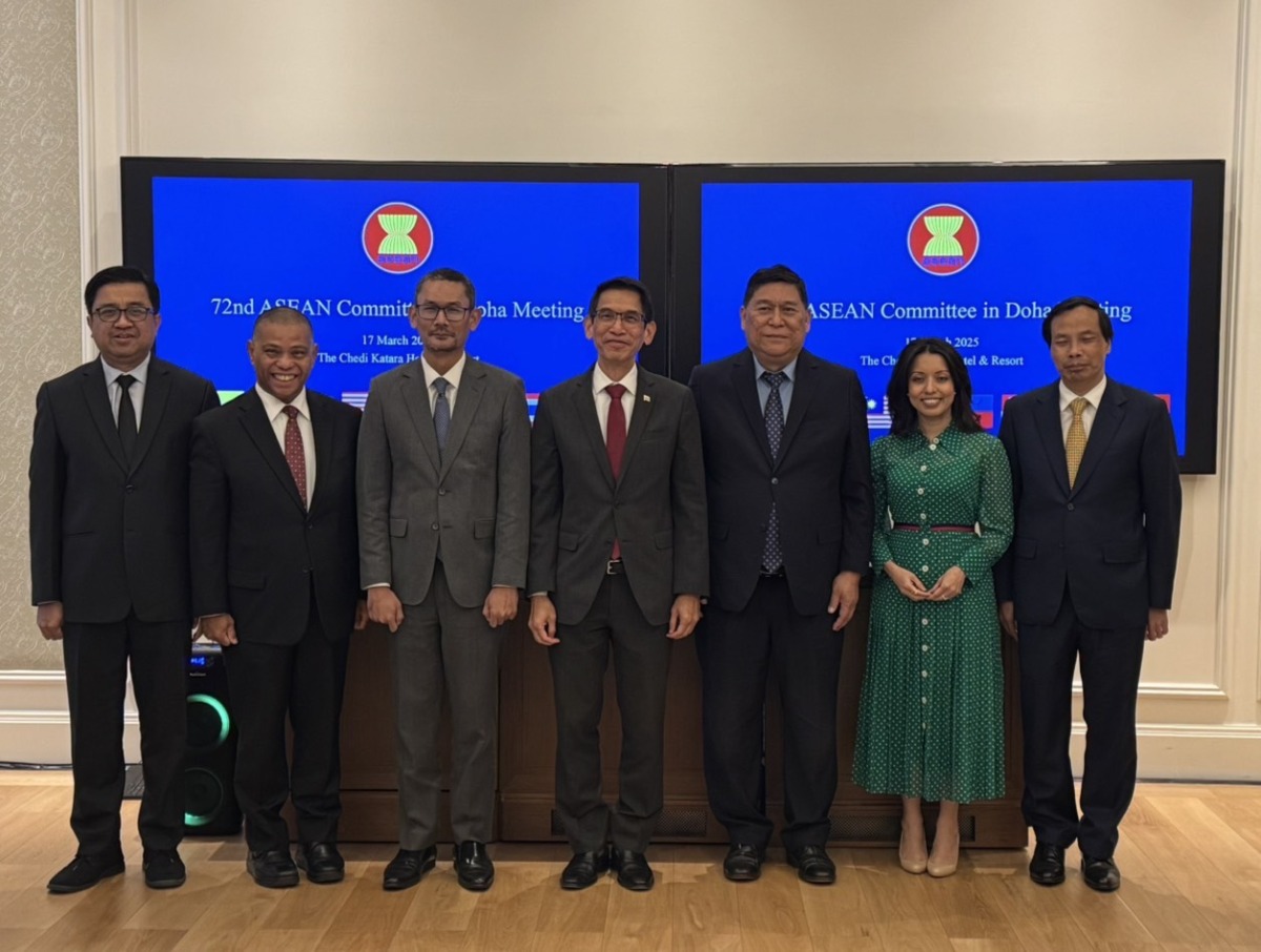 Ambassador of Thailand to Qatar H E Sira Swangsilpa along with Ambassadors of Asean member states in Doha during the meeting.