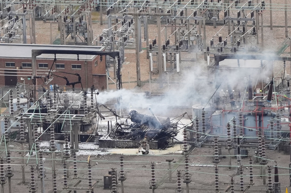 An aerial photograph taken on March 21, 2025 shows smoke billowing from a substation supplying power to Heathrow Airport amid efforts to douse the remainder of the flames after a fire broke out in Hayes, west London. (Photo by AFP)
 