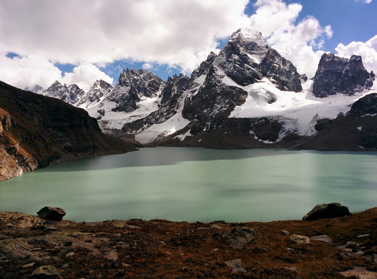 Chitta Katha Lake in Pakistan / Photo: PakistanTravelGuide