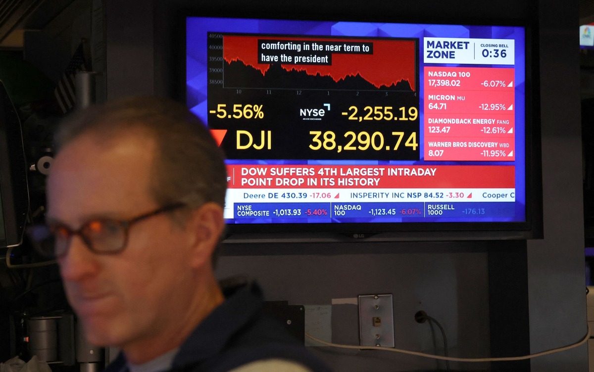 A trader works on the floor of the New York Stock Exchange April 4, 2025, in New York. (Photo by TIMOTHY A. CLARY / AFP)

